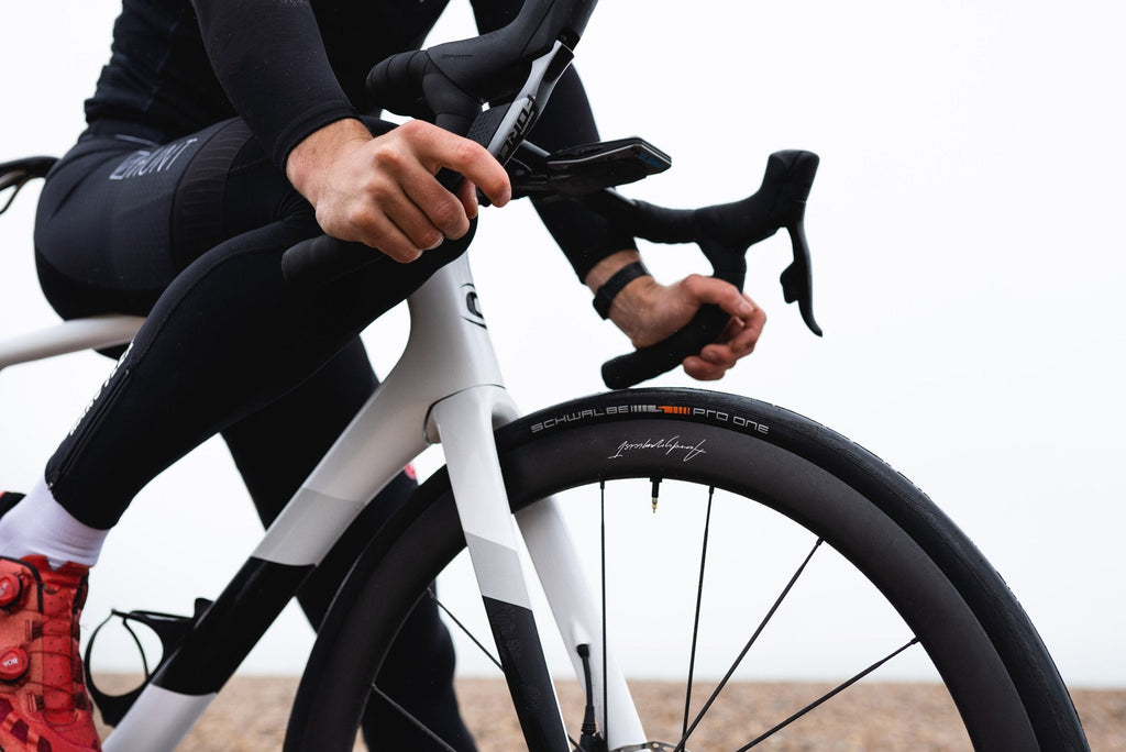 <h1>Tyres</h1><i>At HUNT we enjoy the puncture resistance and grip benefits of tubeless on our every-day rides so we wanted to allow you the same option, but of course these tubeless-ready wheels are also designed to work perfectly inner tubes, just use tubes in tubeless ready tyres.</i>