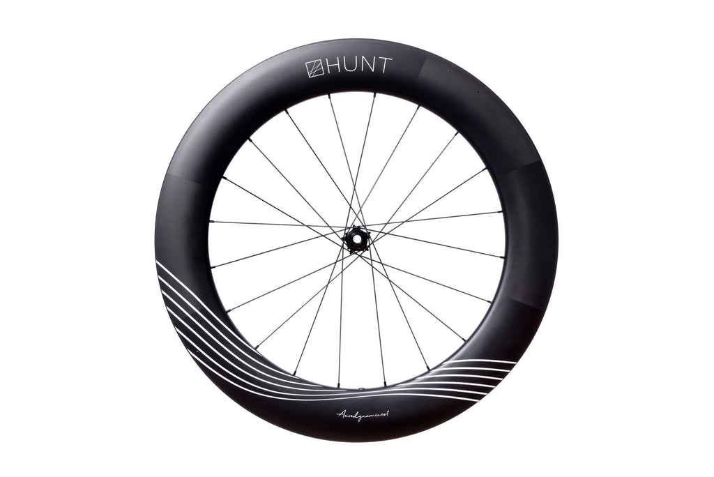 <h1>Aerodynamicist Rim Profile</h1><i>Our Limitless research and extensive wind tunnel tests found that wider rim profiles yield optimal aerodynamic benefits for riders. The more 'blunted' spoke bed area creates predictable airflow at a wider variety of wind yaw angles, with the air ‘hugging’ the rim as it passes across it, staying attached to the surface as long as possible before the point of separation. Traditional V-shaped rims tend to create turbulence in the form of stalls.</i>